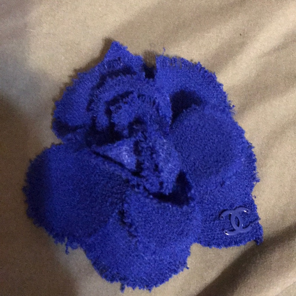 100% authentic Chanel Camilla tweed pin brooch